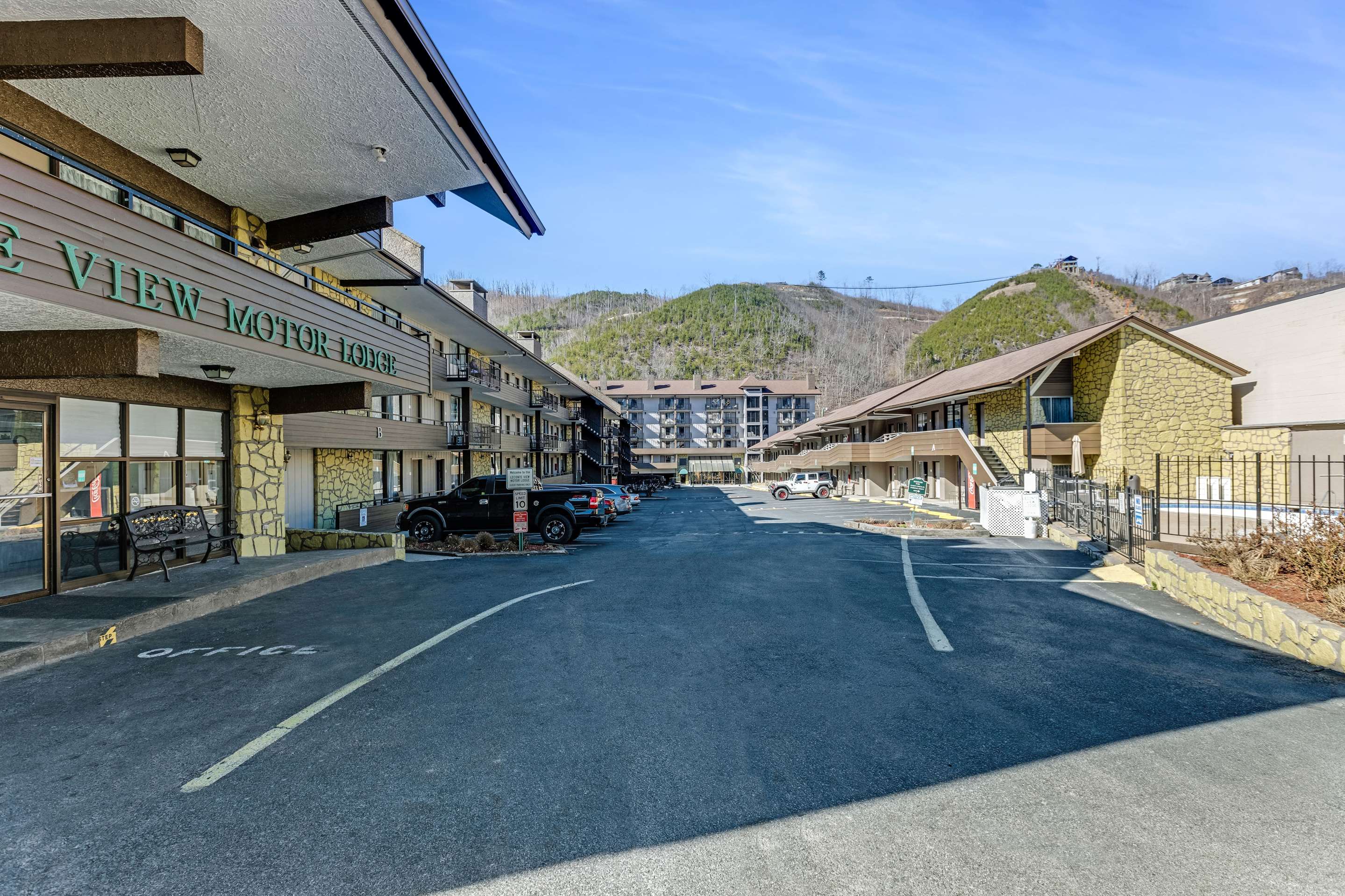Exterior | LeConte Motor Lodge A Ramada by Wyndham
