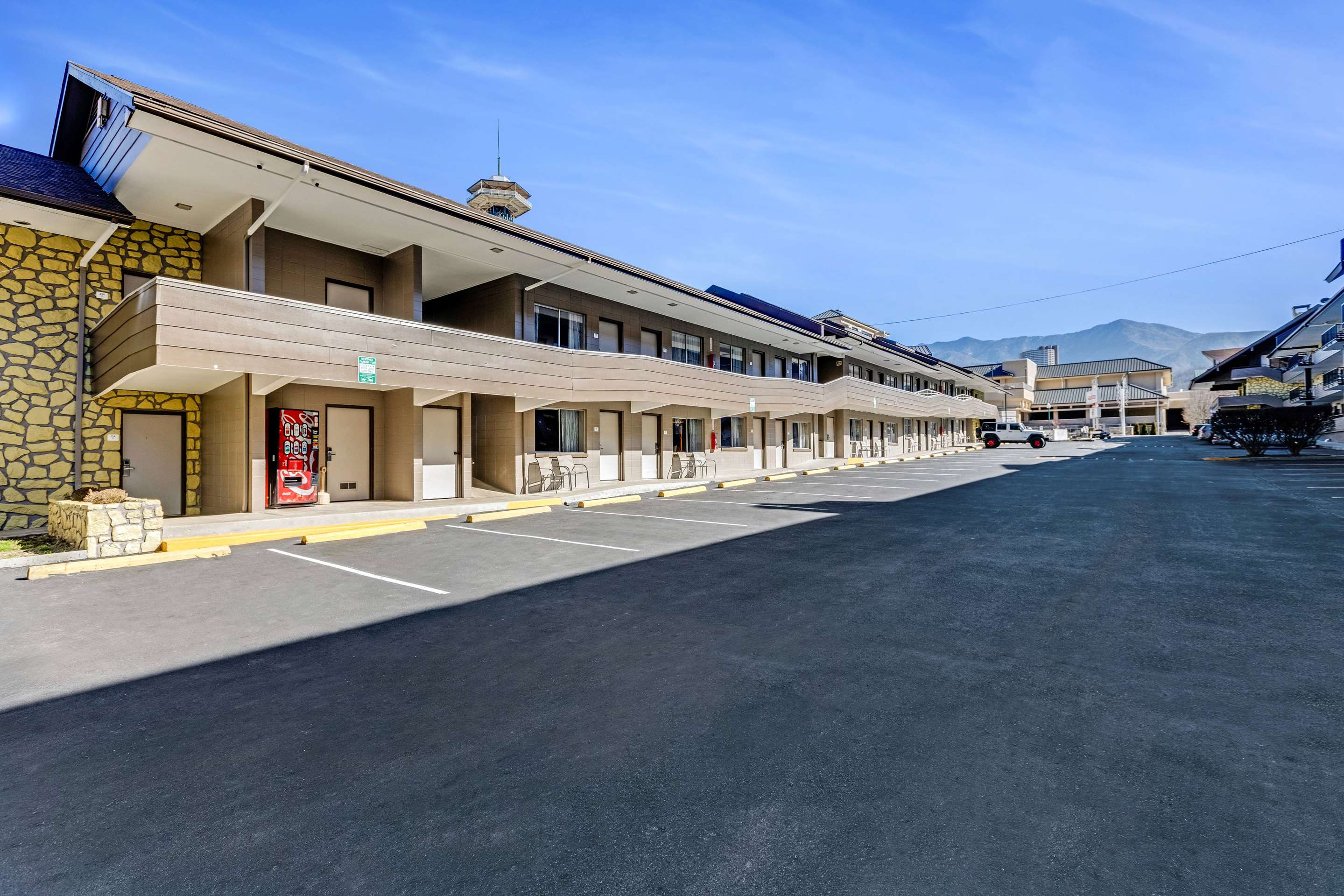 Exterior | LeConte Motor Lodge A Ramada by Wyndham