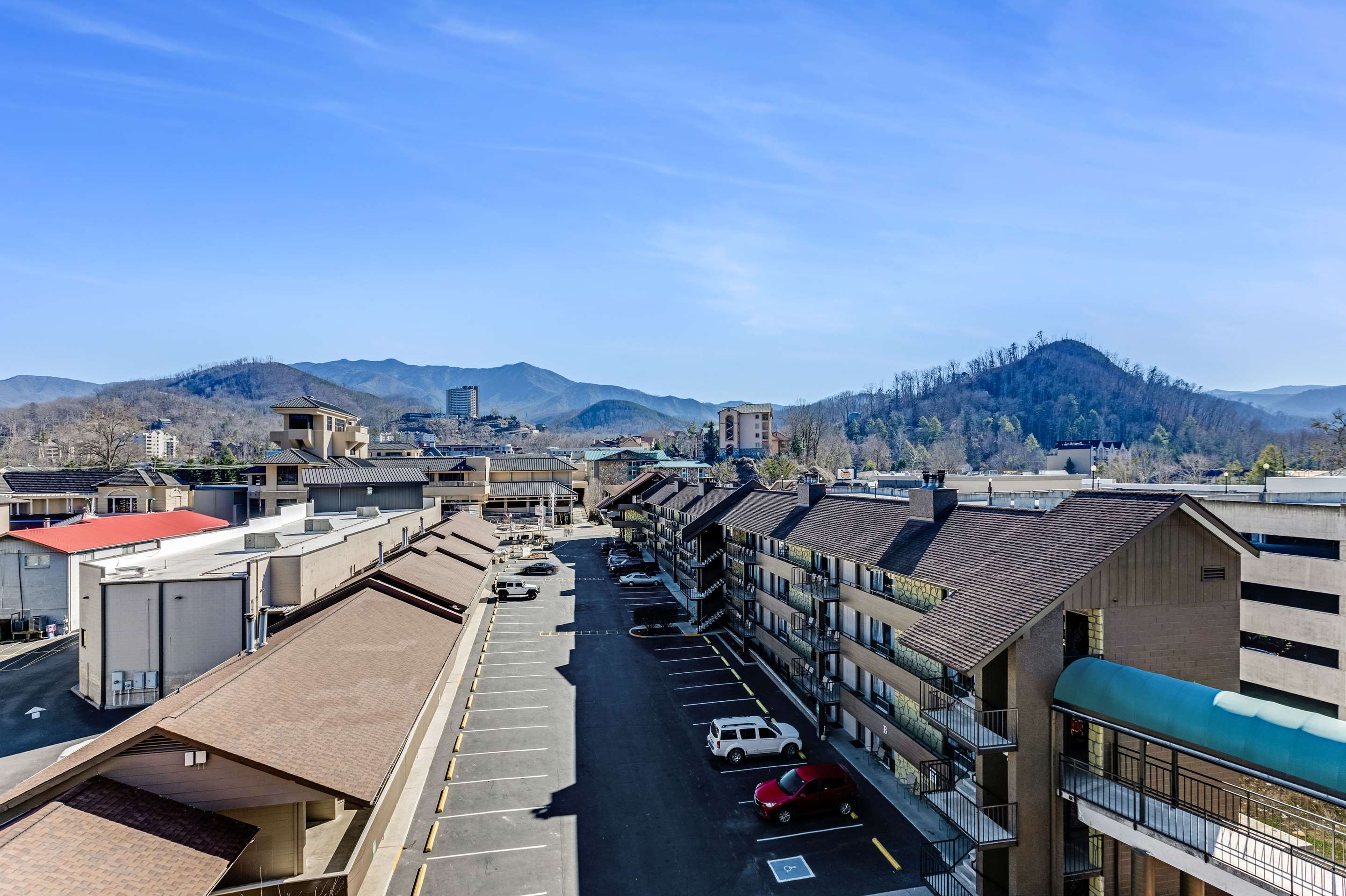 Exterior | LeConte Motor Lodge A Ramada by Wyndham