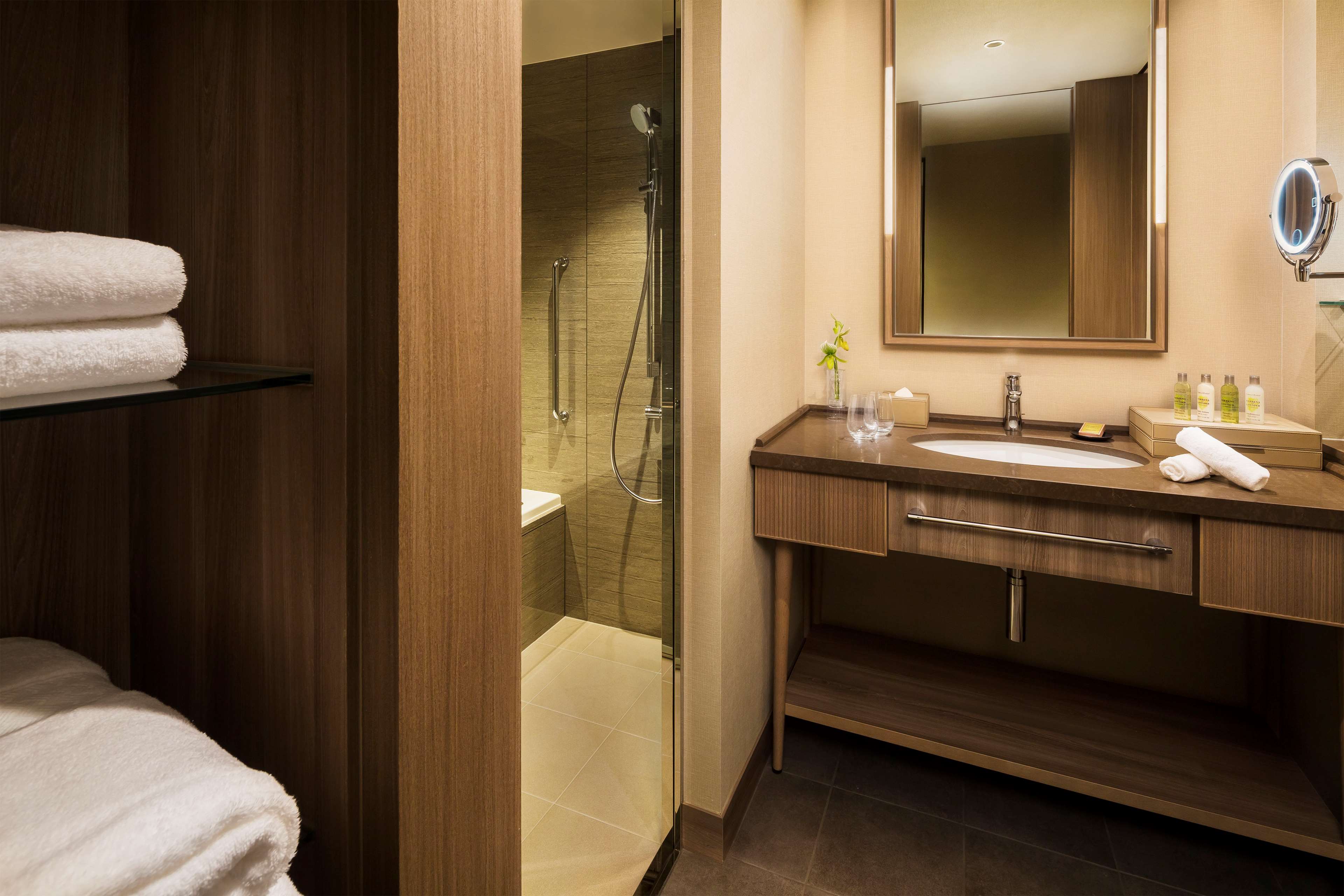 Hilton Hiroshima Room Type - TWIN PREMIUM CORNER ROOM