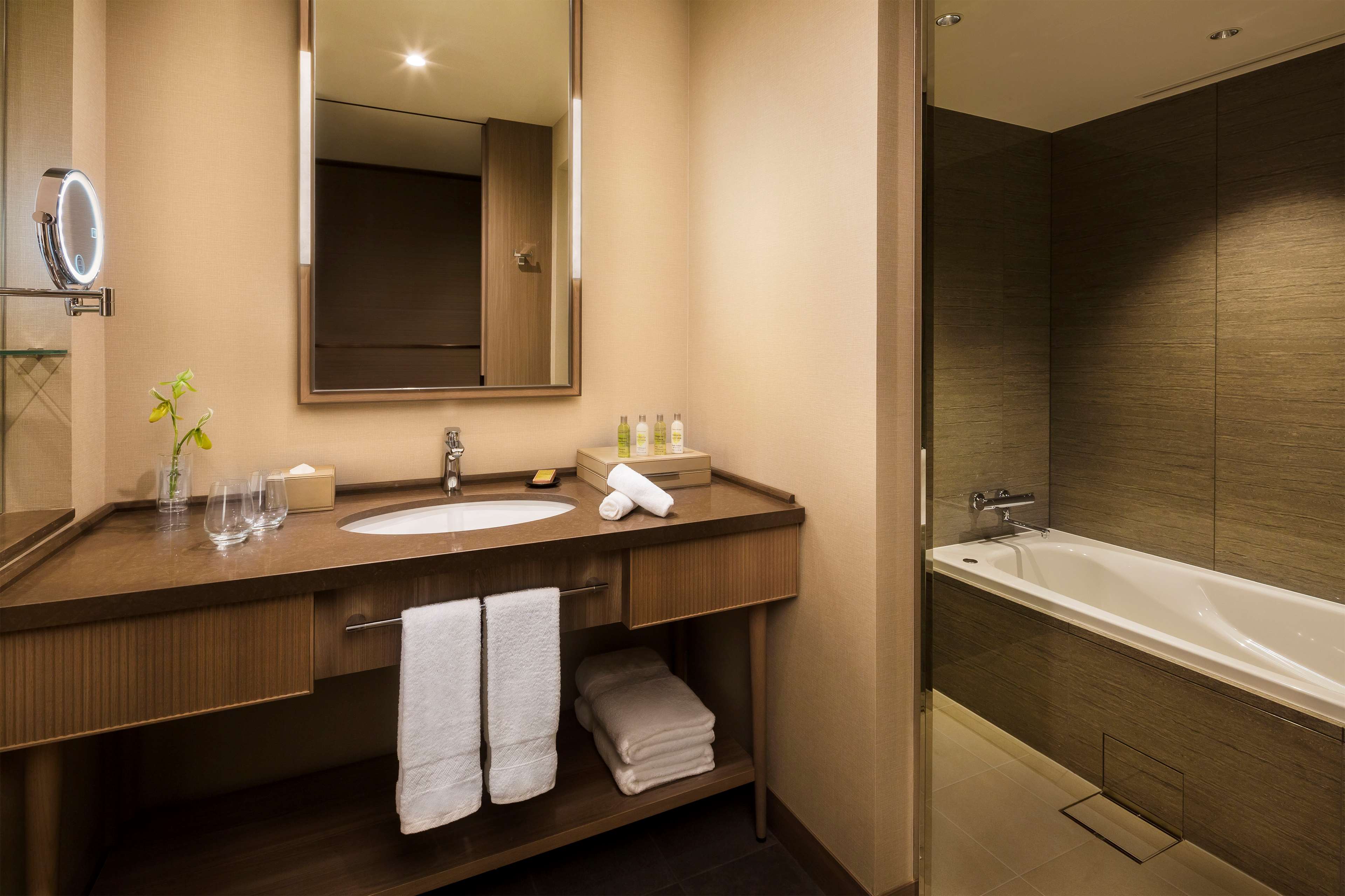 Hilton Hiroshima Room Type - TWIN EXECUTIVE ROOM