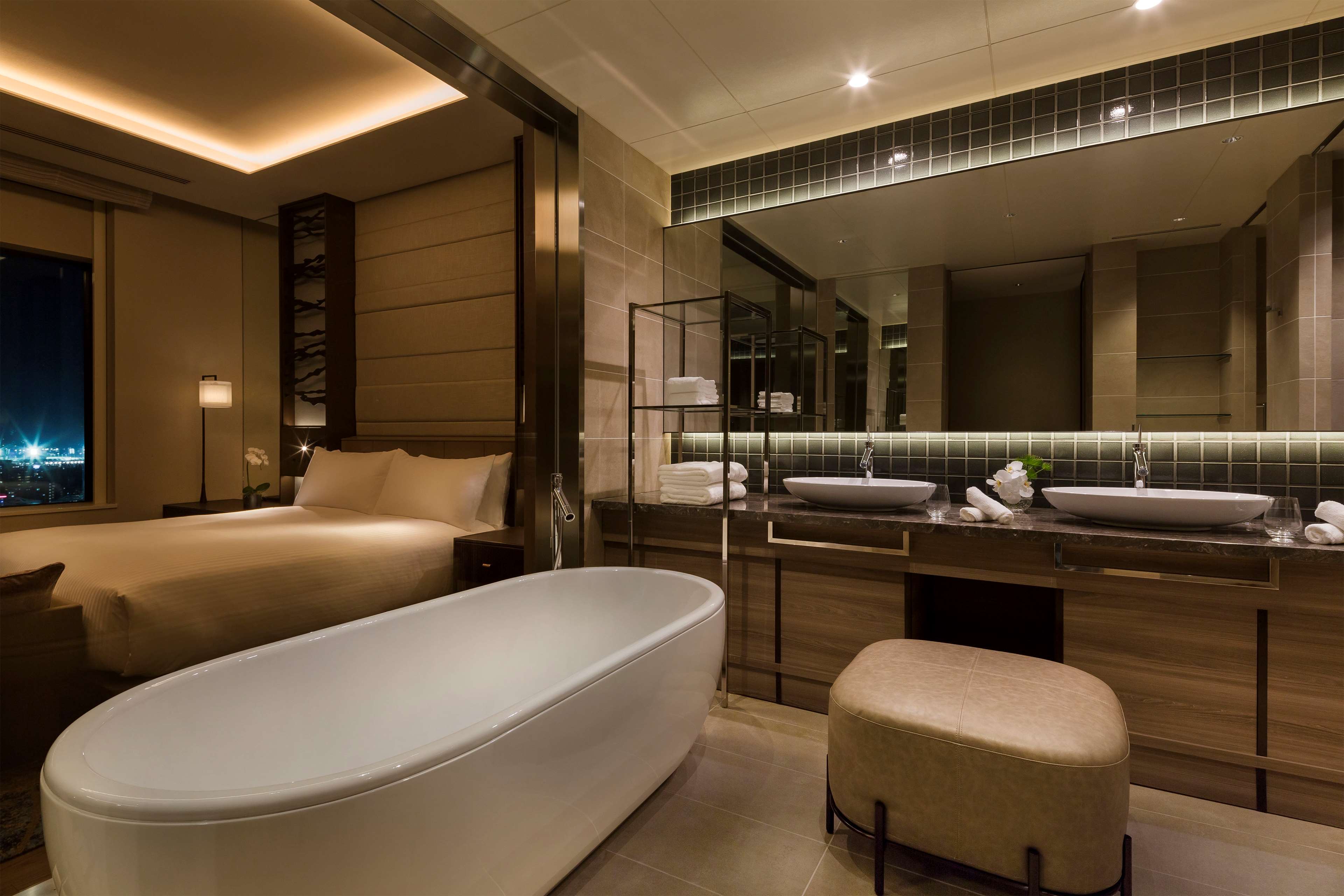 Hilton Hiroshima Room Type - KING PREMIUM SUITE