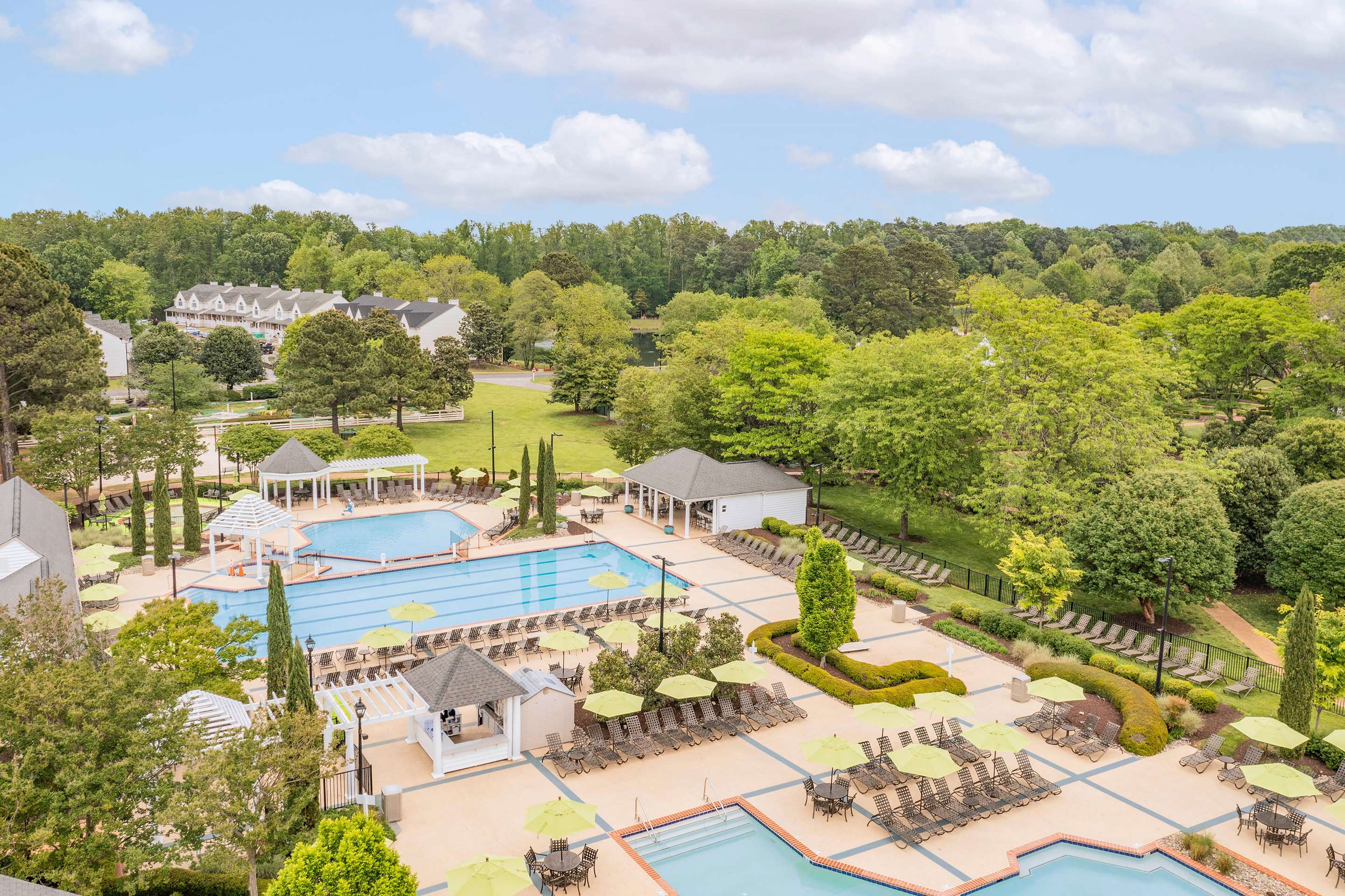 Pool | Hilton Vacation Club The Historic Powhatan Williamsburg