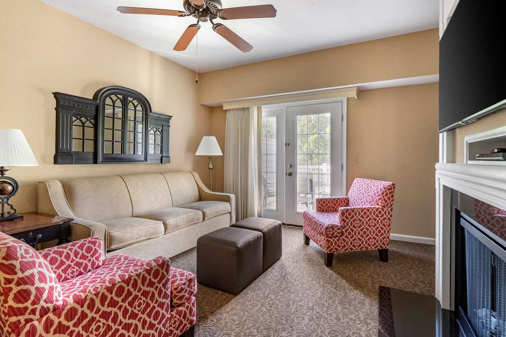 Hilton Vacation Club The Historic Powhatan Williamsburg - Tap to explore photos