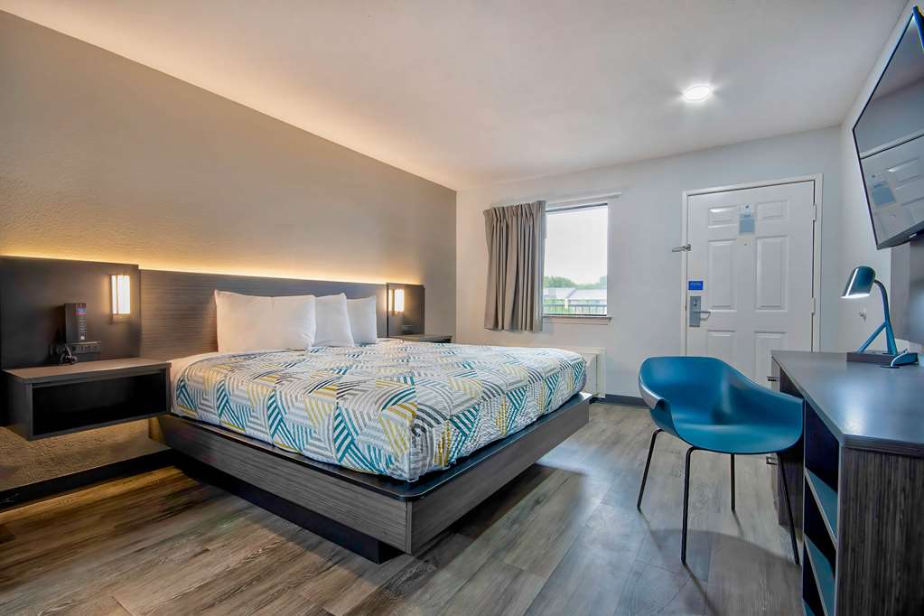 STUDIO 6 TEXAS CITY, TX-guestroom-Guest Room,On-Site.jpg