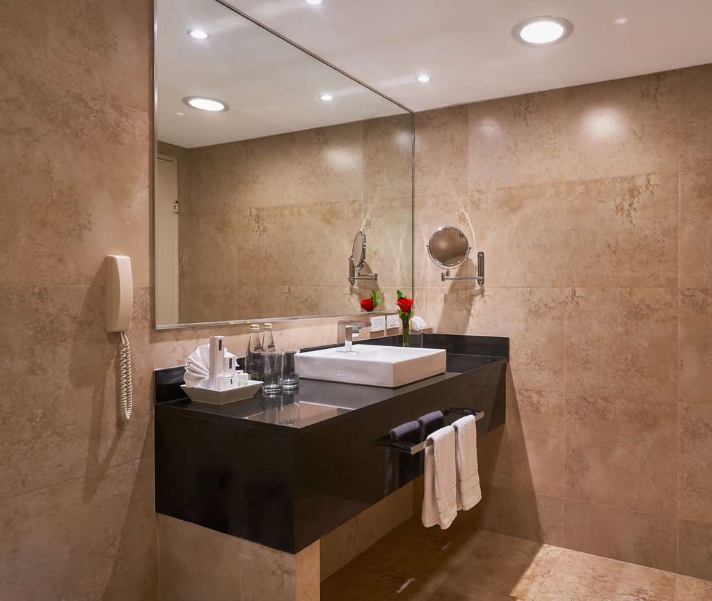 ORO VERDE GUAYAQUIL-guestroom-Guest Room,Bathroom,On-Site.jpg