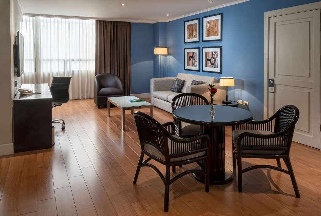 ORO VERDE GUAYAQUIL-guestroom-Guest Room,Suite,On-Site.jpg