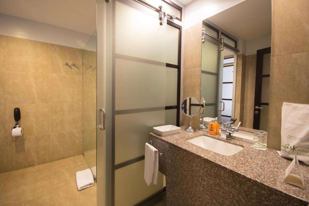 UNIPARK HOTEL BY ORO VERDE HOTELS-guestroom-Guest Room,Bathroom,On-Site.jpg