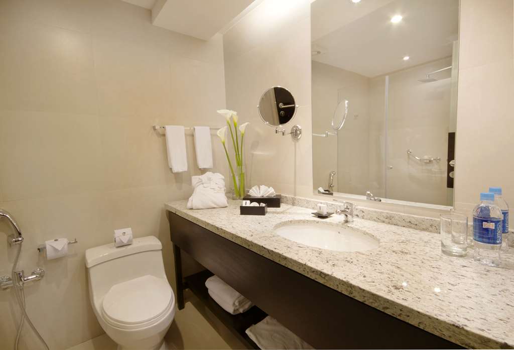 ORO VERDE CUENCA-guestroom-Guest Room,Bathroom,On-Site.jpg