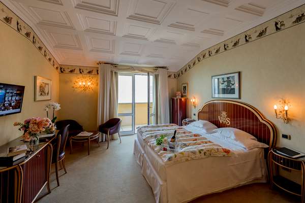 GRAND HOTEL VILLA SERBELLONI - Photo 13