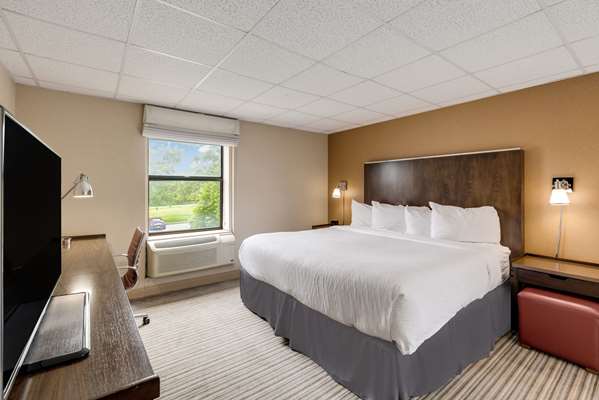 Suite - Crossroads Hotel Newburgh - I-84, Exit 34