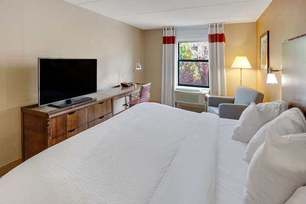  - Crossroads Hotel Newburgh - I-84, Exit 34