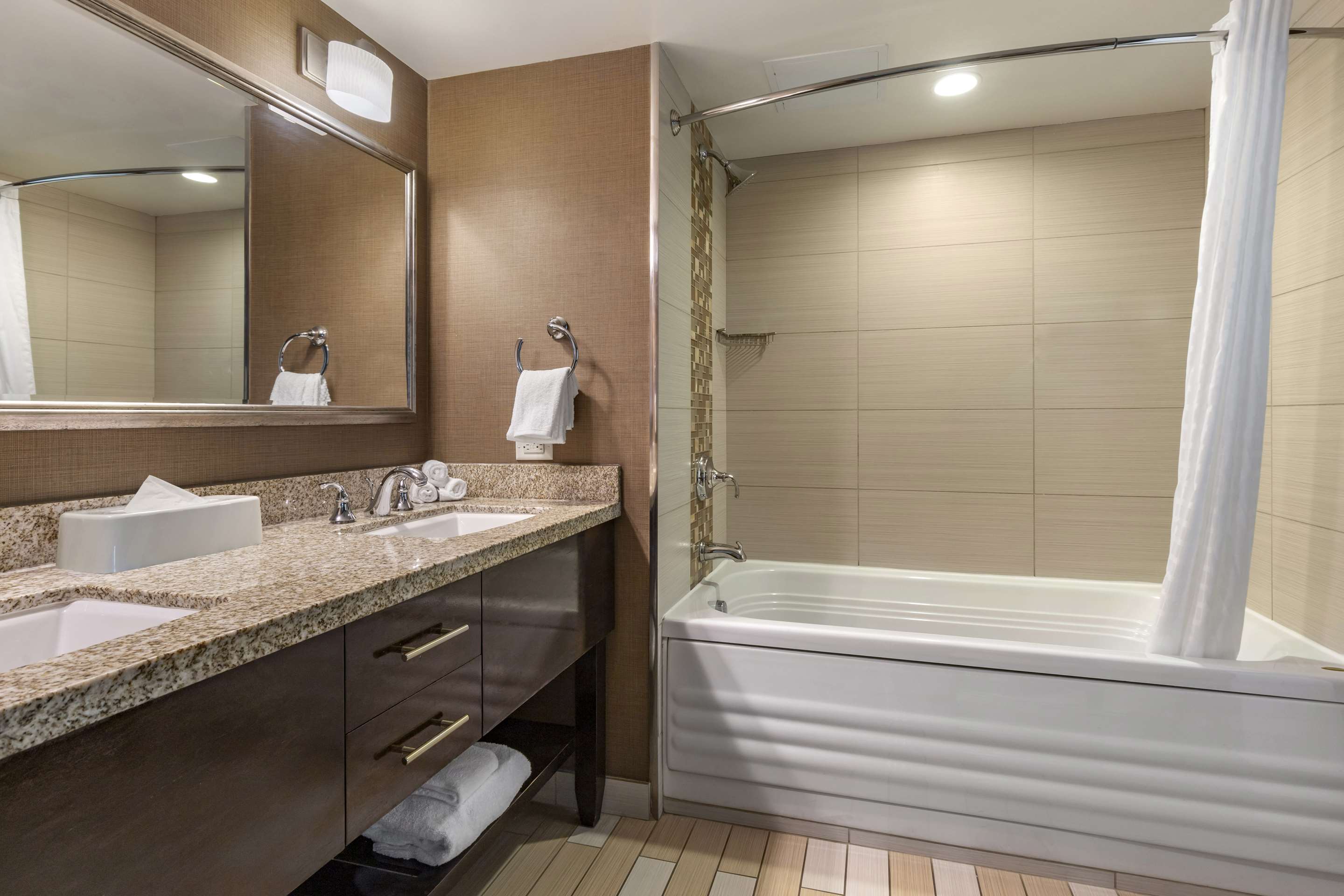 Guest room bath