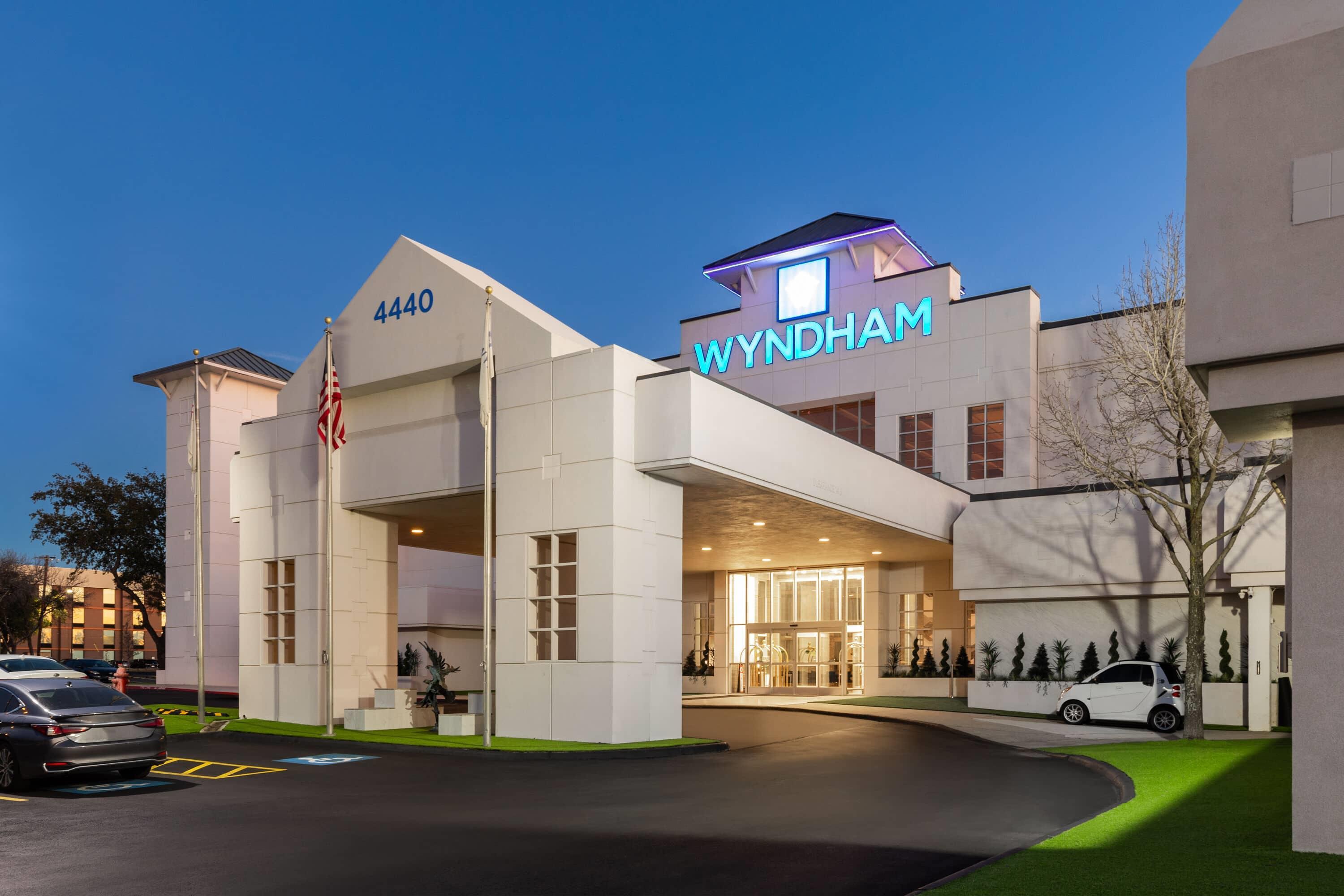 Exterior | Wyndham DFW Airport