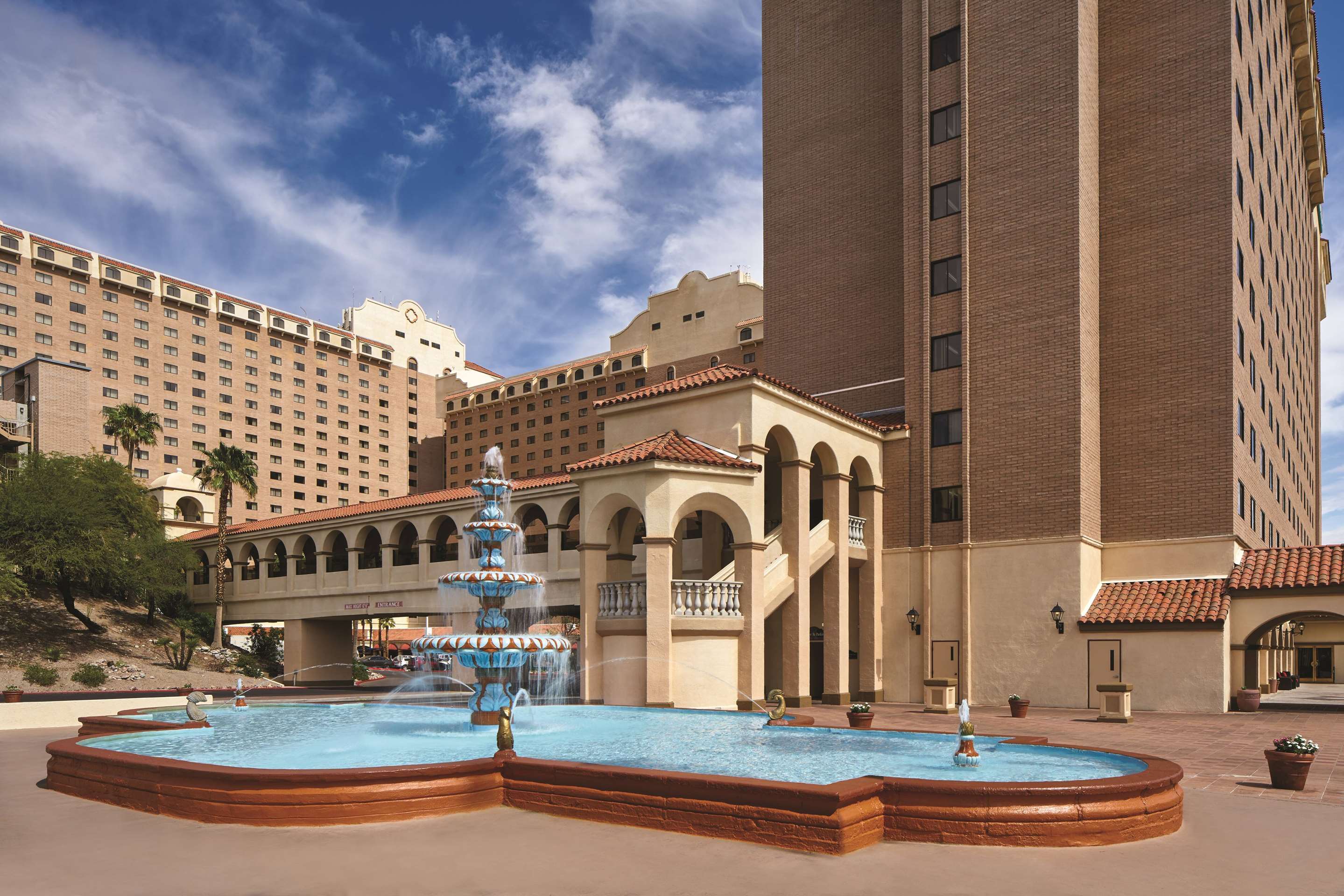 Pool | Harrah’s Laughlin - A Caesars Rewards Destination