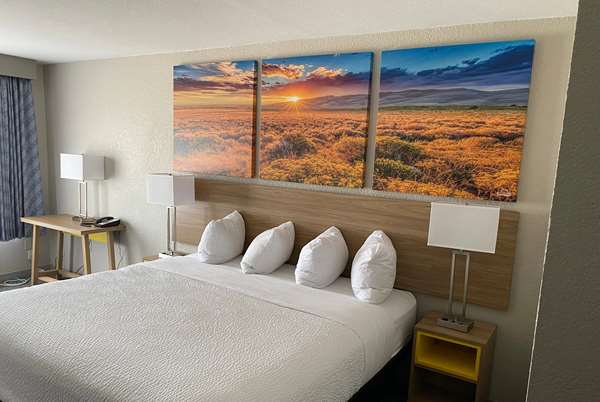  - Days Inn South Waco - I-35, Exit 333A