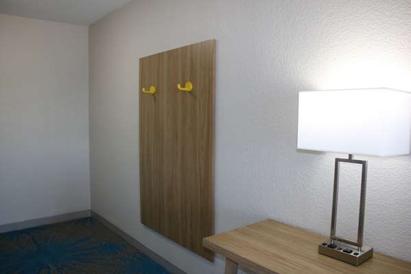  - Days Inn South Waco - I-35, Exit 333A