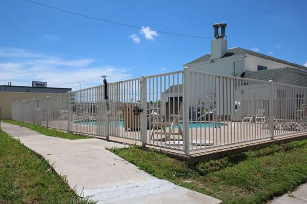 Pool - Days Inn South Waco - I-35, Exit 333A