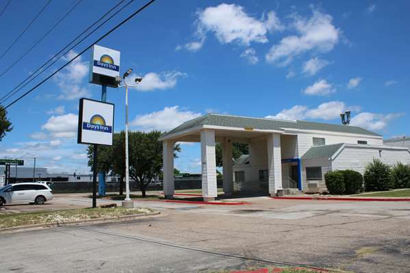 Exterior view - Days Inn South Waco - I-35, Exit 333A