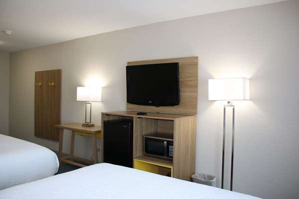  - Days Inn South Waco - I-35, Exit 333A