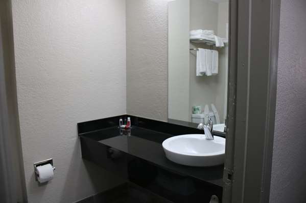  - Days Inn South Waco - I-35, Exit 333A