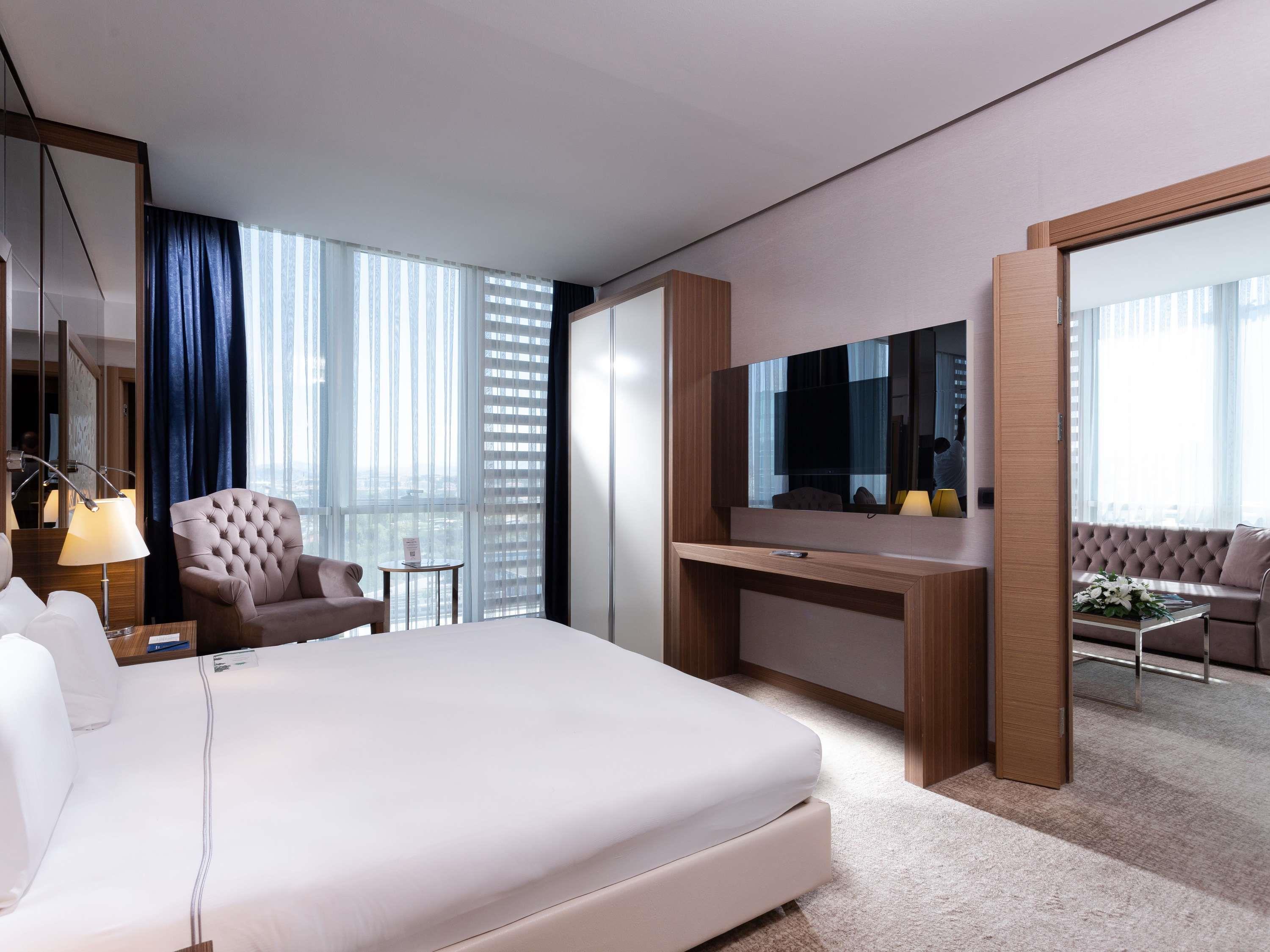 Downtown Ankara Hotel by Accor Room Type - Executive Suite with 1 kingsize bed and a living room