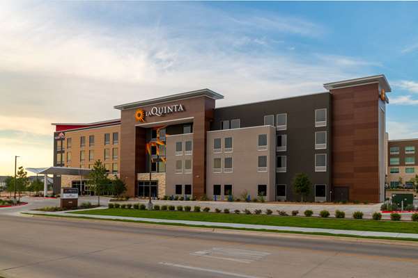 Exterior view - La Quinta Inn & Suites Pflugerville