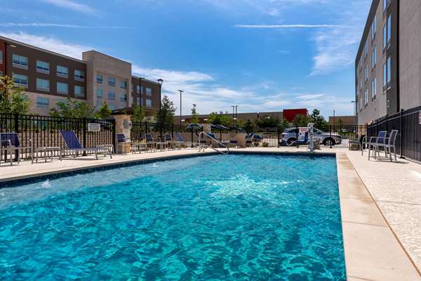 Pool - La Quinta Inn & Suites Pflugerville