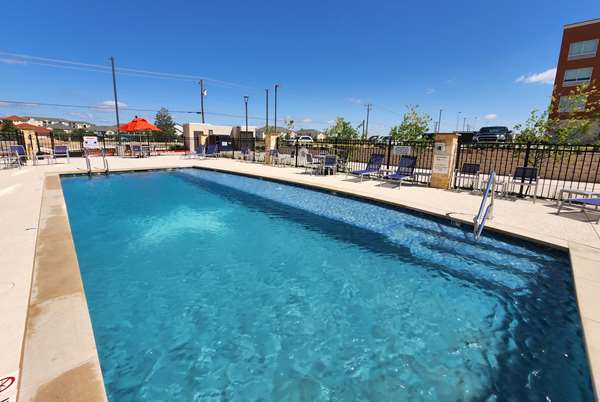Pool - La Quinta Inn & Suites Pflugerville