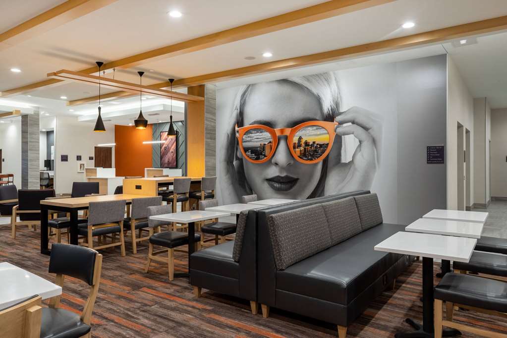 HAWTHORN SUITES BY WYNDHAM PFLUGERV-guestroom-Sitting area,On-Site.jpg