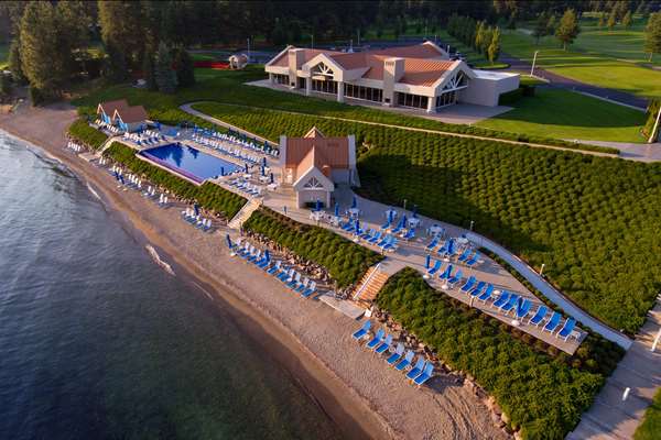 Swimming pool at The Coeur dAlene Golf and Spa Resort