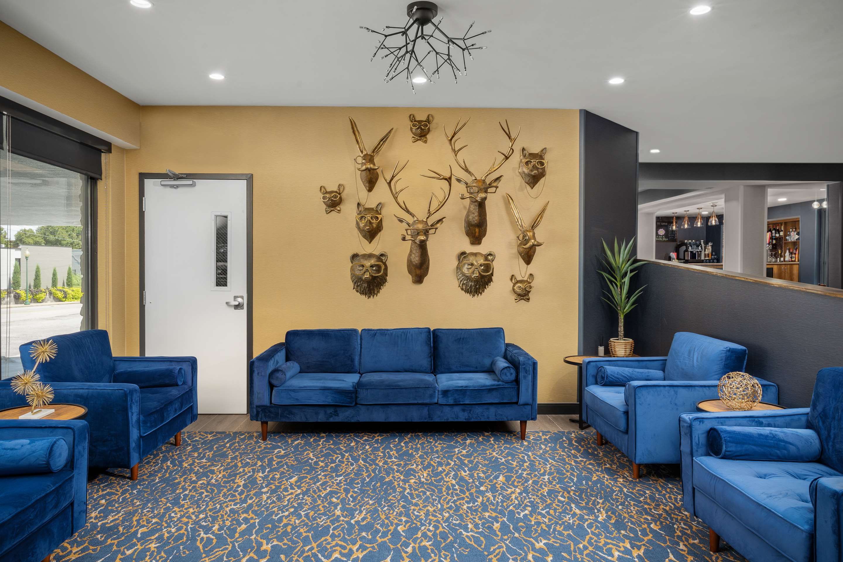 Lobby | Hotel Westport Kansas City, Tapestry Collection by Hilton