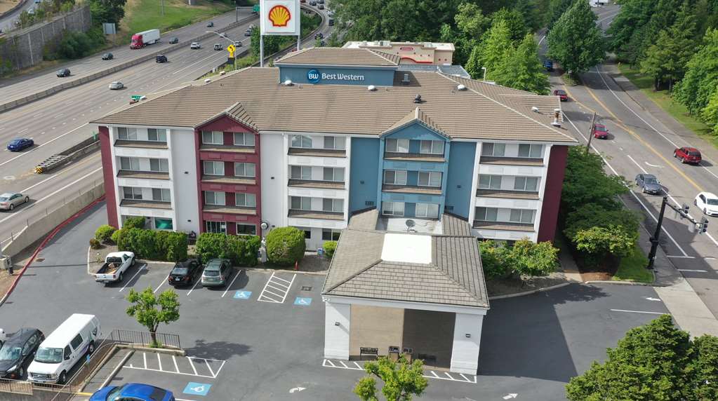 Best Western Lake Oswego/Portland Hotel & Suites - Tap to explore photos