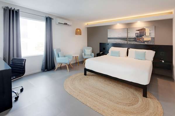  - MB Hotel Beachfront Miami Beach