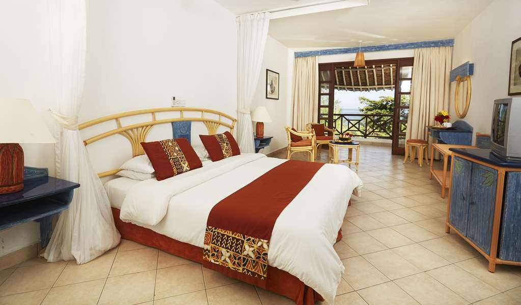 NEPTUNE BEACH RESORT-guestroom-Guest Room,Suite,On-Site.jpg
