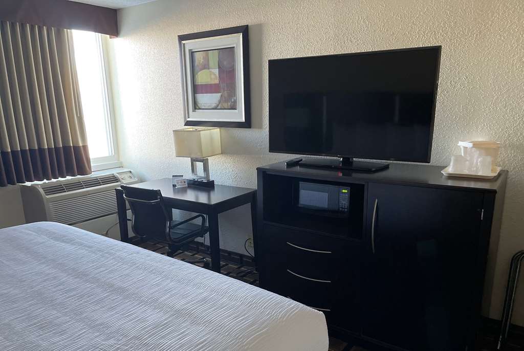 Comfort Inn Dunmore - Scranton East - Tap to explore photos