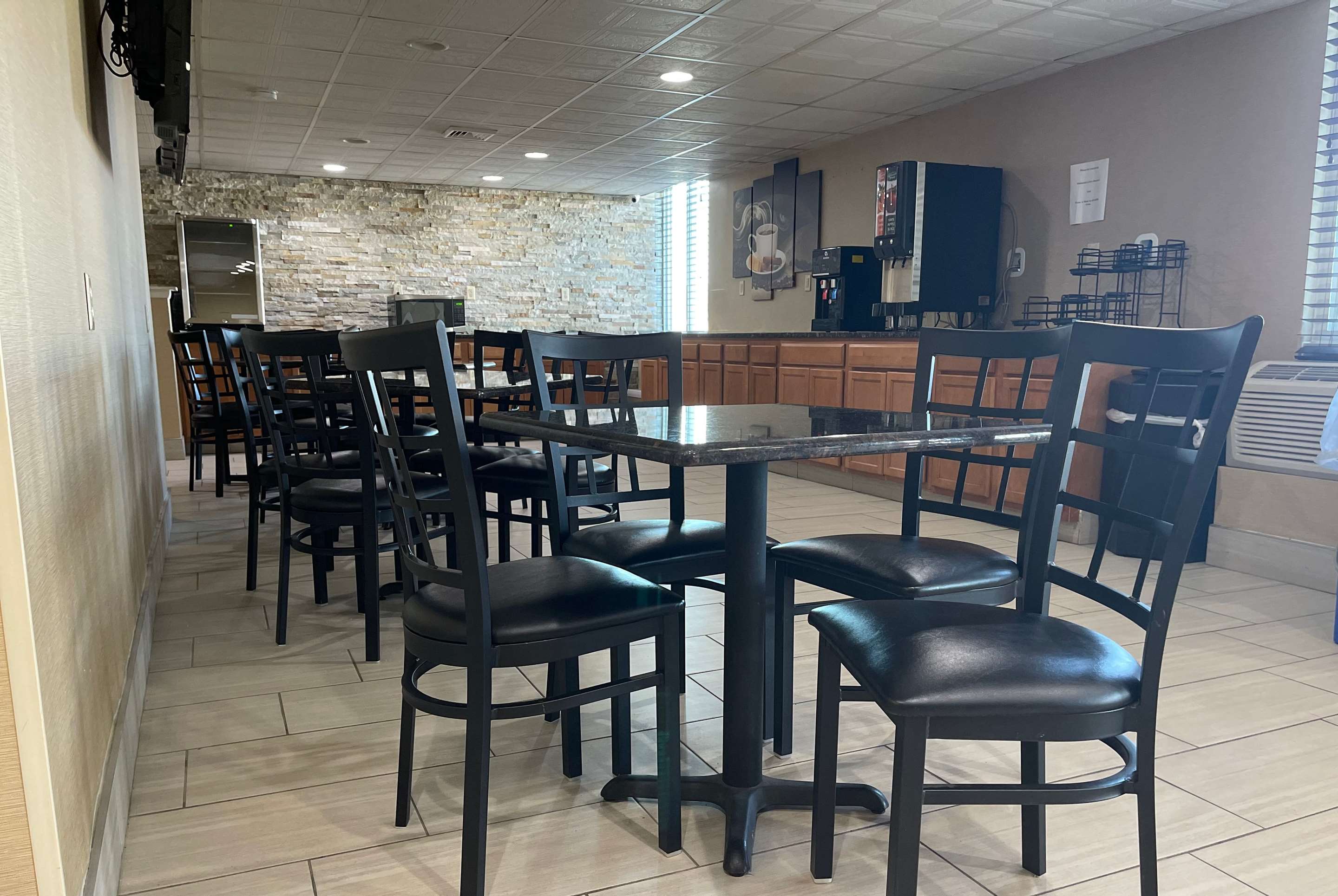 Restaurant | Baymont by Wyndham Dunmore