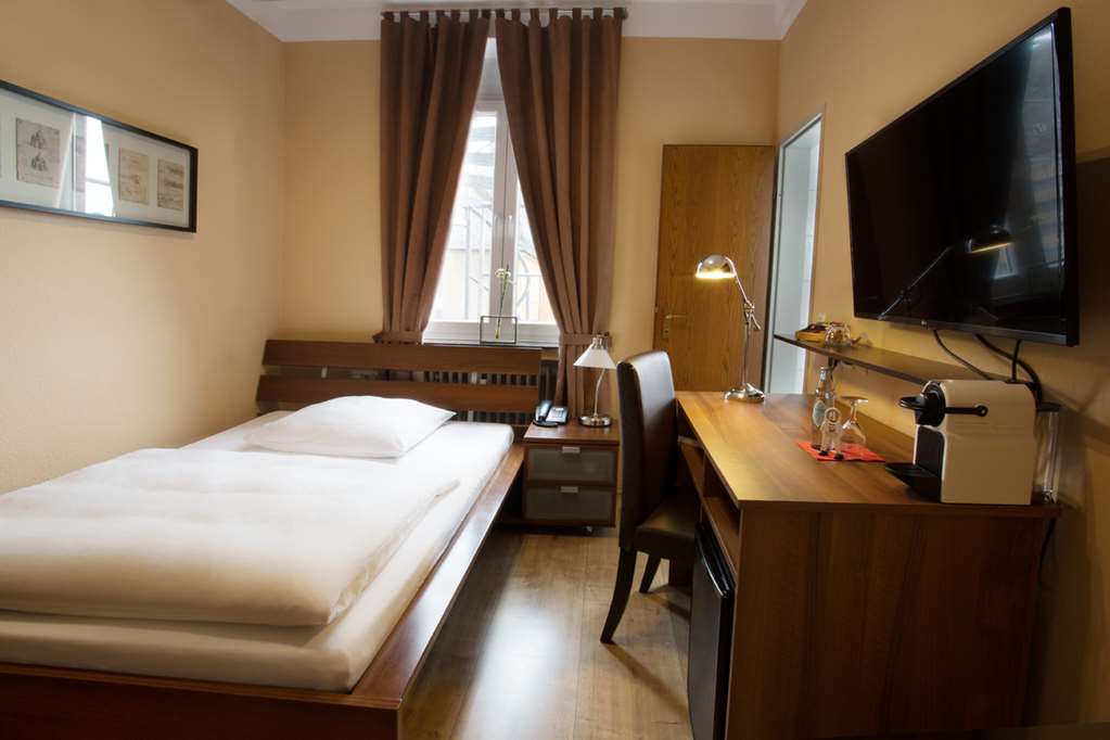 Stadthotel Juelich-guestroom-Guest Room,On-Site.jpg