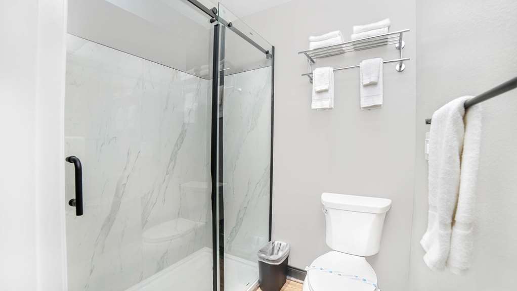 STUDIO 6 SUITES  STOCKTON, CA-guestroom-Guest Room,Bathroom,On-Site.jpg
