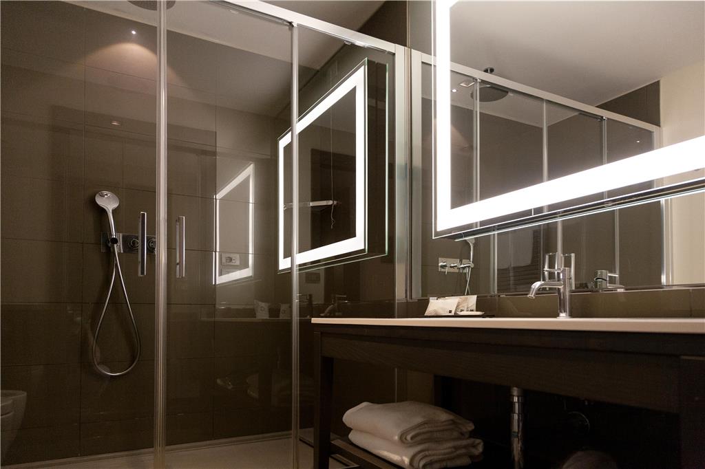 EGO HOTEL-guestroom-Guest Room,Bathroom,On-Site.jpg