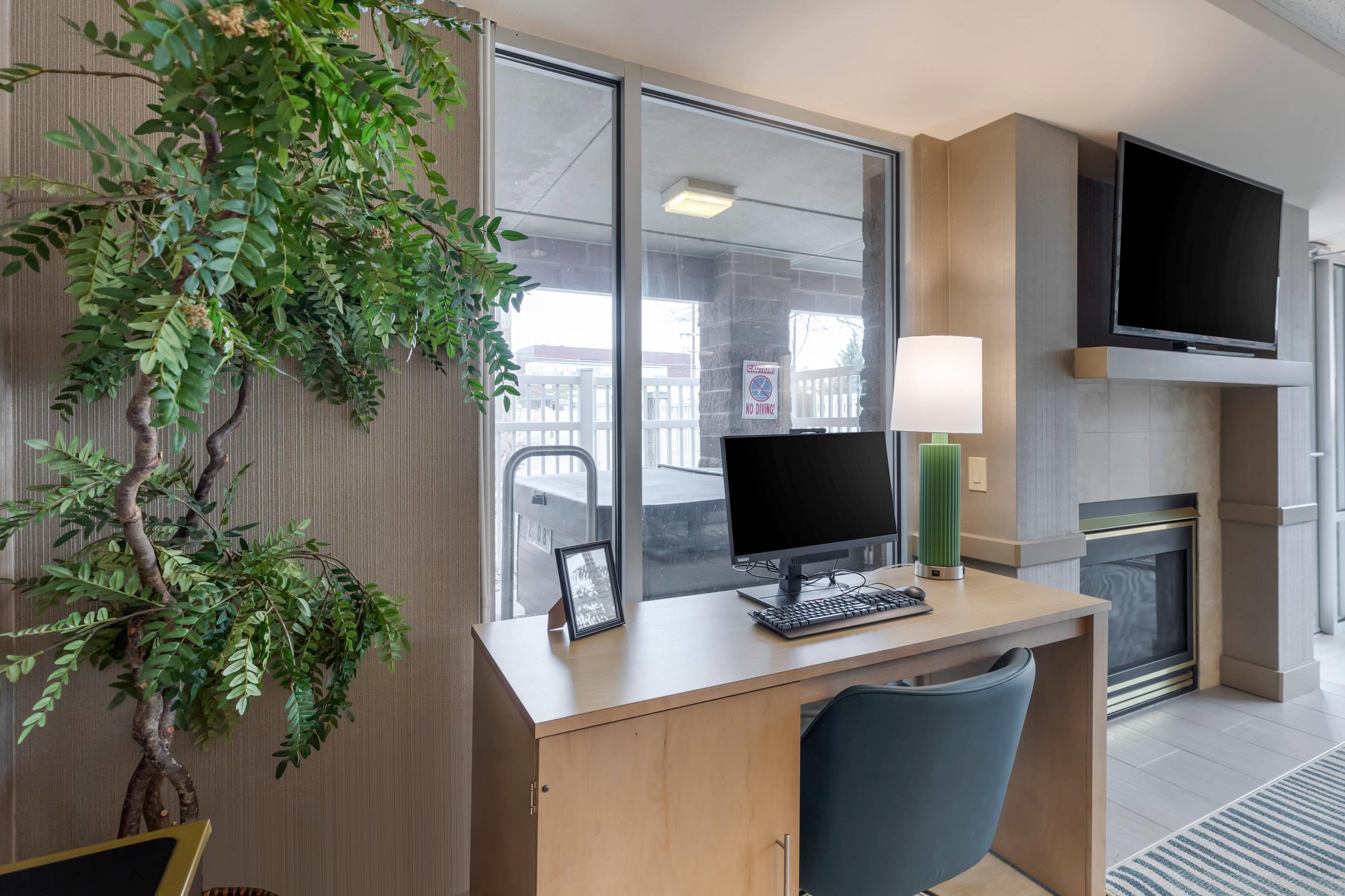 Computer in the lobby | Comfort Inn & Suites Boulder