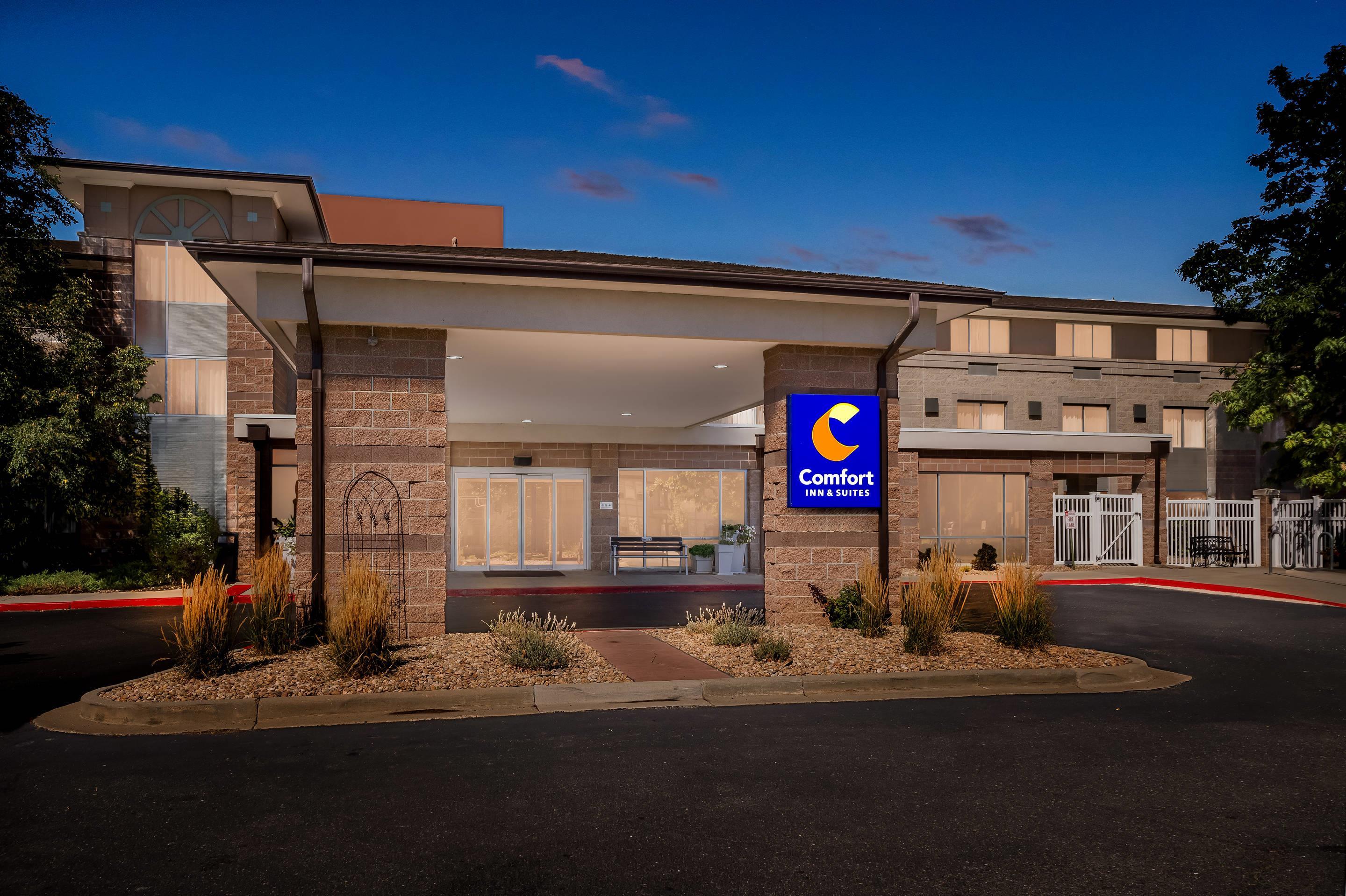 Twilight | Comfort Inn & Suites Boulder