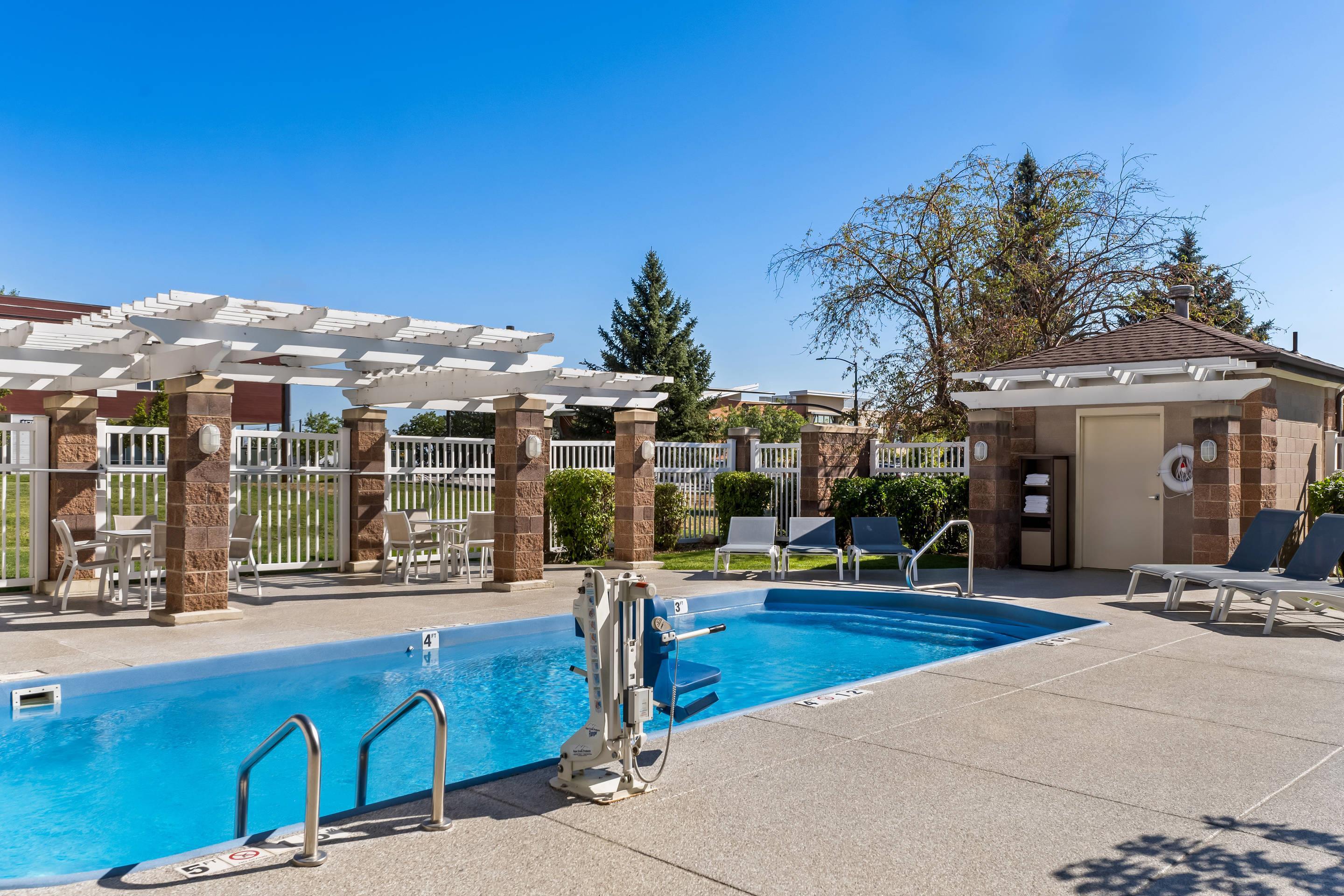 Outdoor pool | Comfort Inn & Suites Boulder