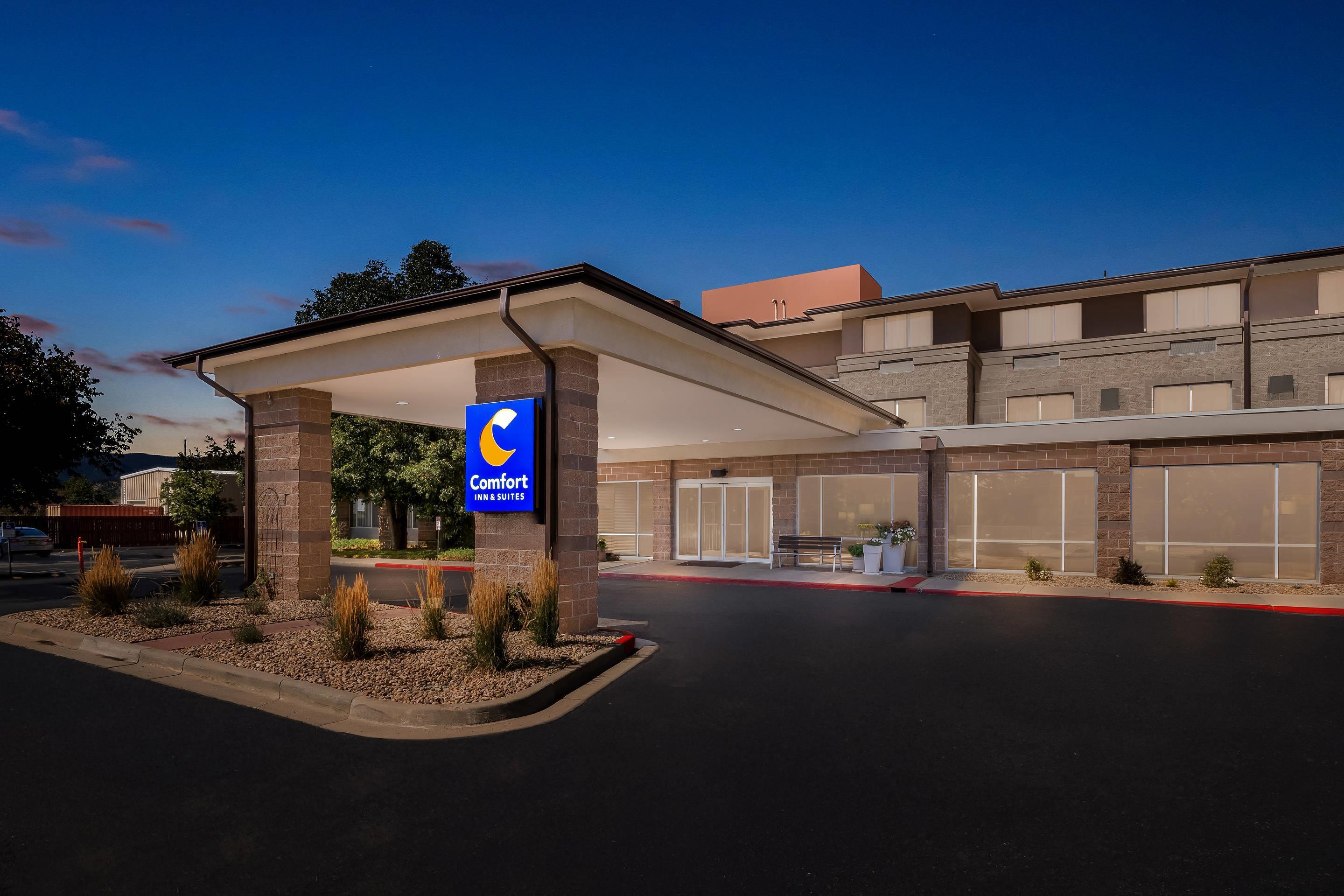 Twilight | Comfort Inn & Suites Boulder