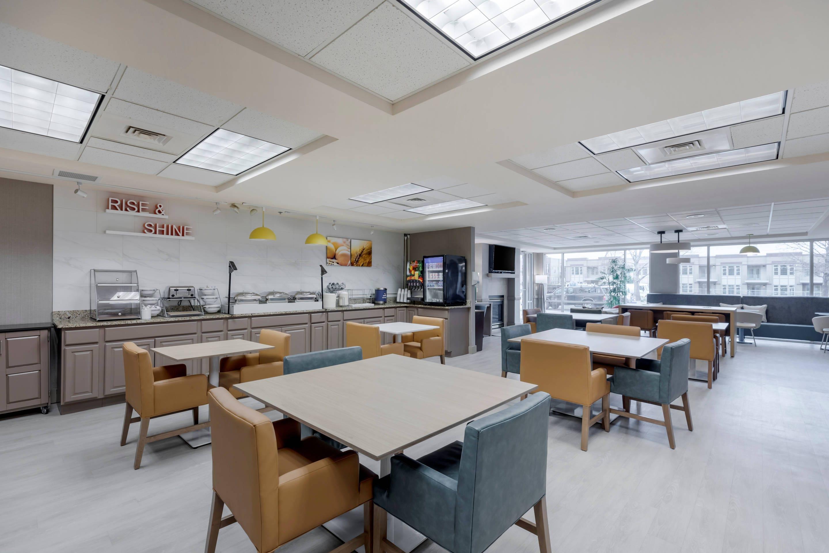 Breakfast area | Comfort Inn & Suites Boulder