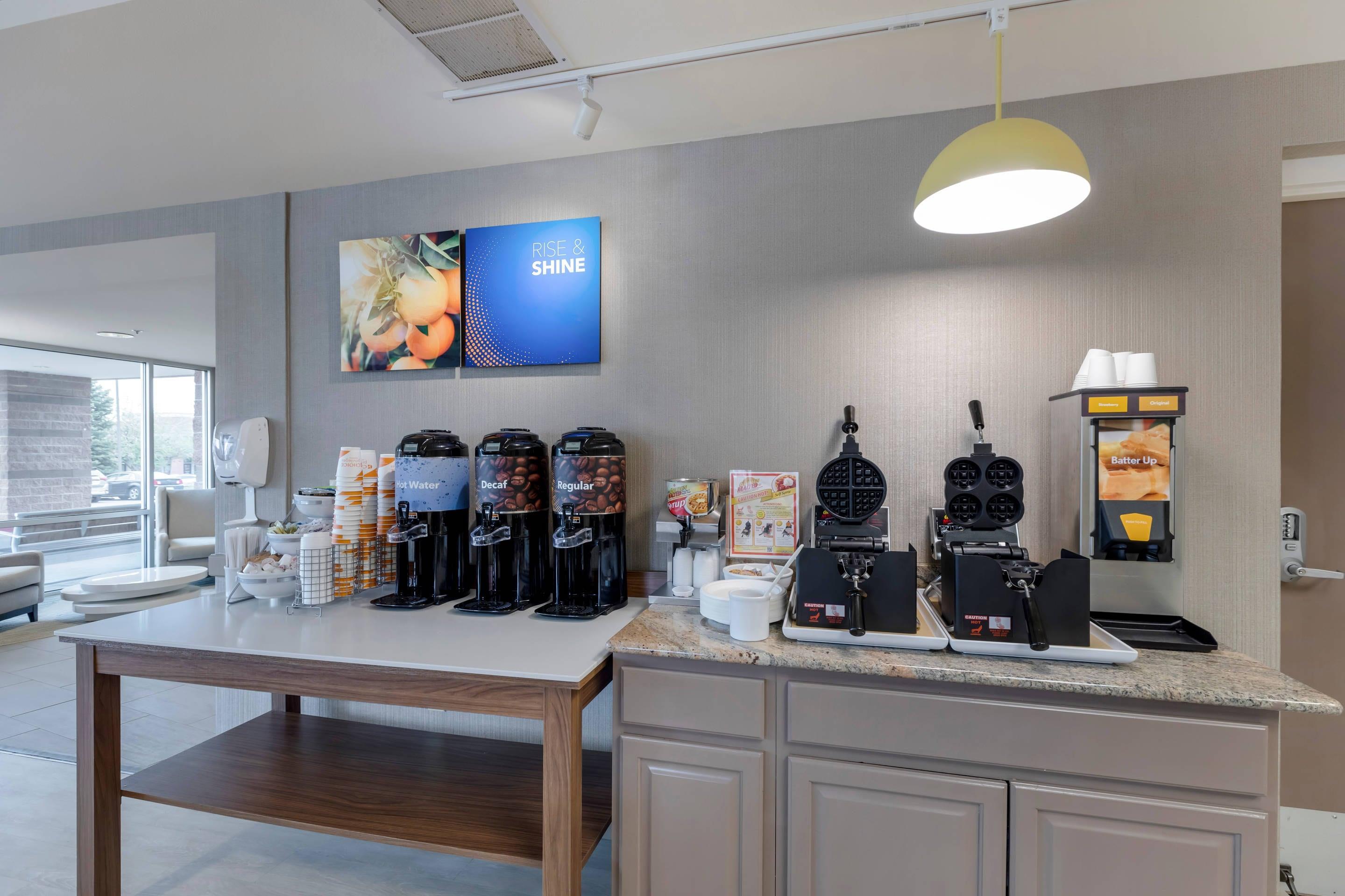 Breakfast area | Comfort Inn & Suites Boulder