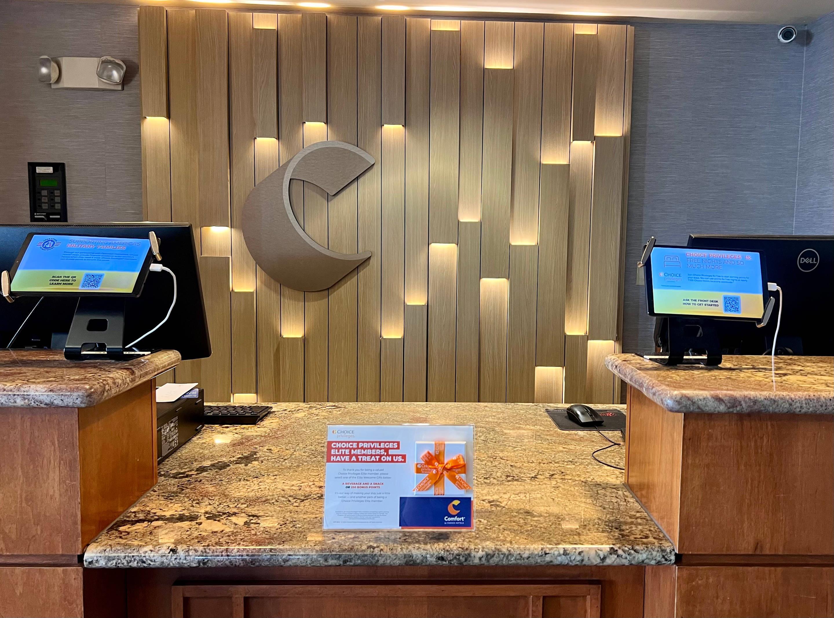 Front desk | Comfort Inn & Suites Boulder