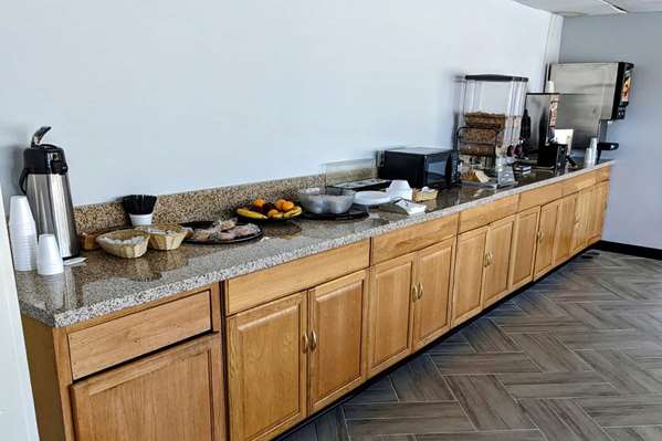  - Howard Johnson Hotel Hannibal