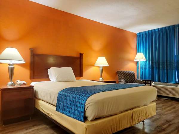  - Howard Johnson Hotel Hannibal