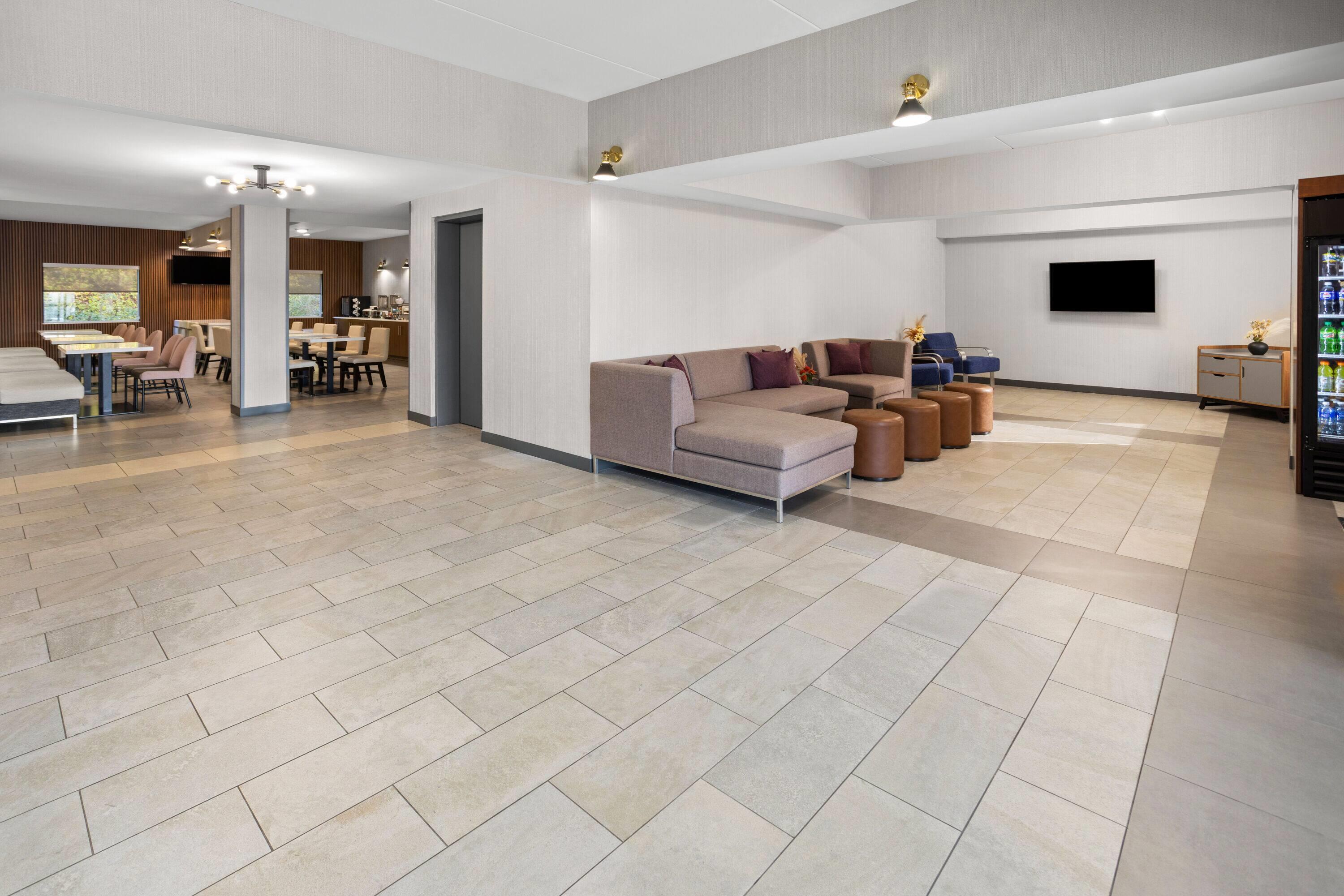 Lobby | Wingate by Wyndham Pittsburgh/New Stanton
